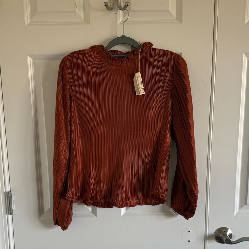 NWT Easel Rust Pleated Women's Top Size Small
